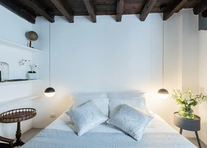 Shades Of With Private Terrace By Rent * Como