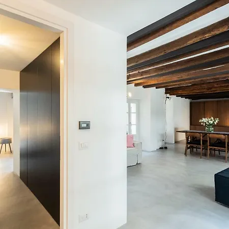 Shades Of With Private Terrace By Rent * Комо