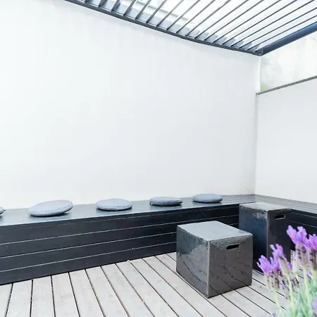 Shades Of With Private Terrace By Rent קומו