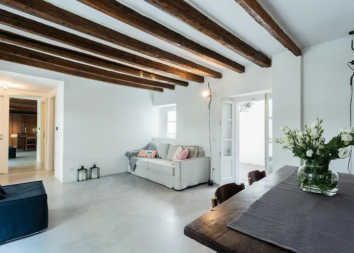 Shades Of With Private Terrace By Rent Apartmán